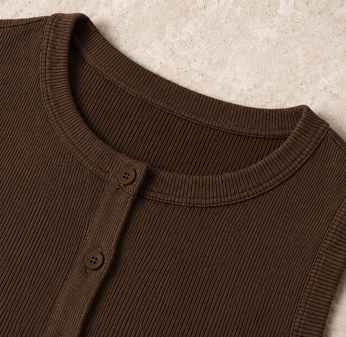 Geripptes Crop-Top mit Knopfleiste – Ärmelloses Damen-Basic