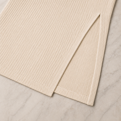 Elegantes Ribbed Midi Dress mit leichten Seitenschlitz