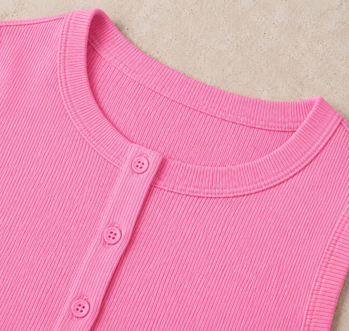 Geripptes Crop-Top mit Knopfleiste – Ärmelloses Damen-Basic