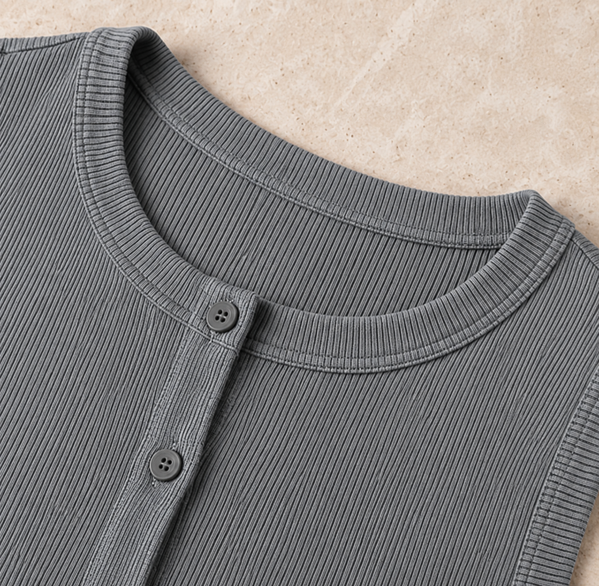 Geripptes Crop-Top mit Knopfleiste – Ärmelloses Damen-Basic