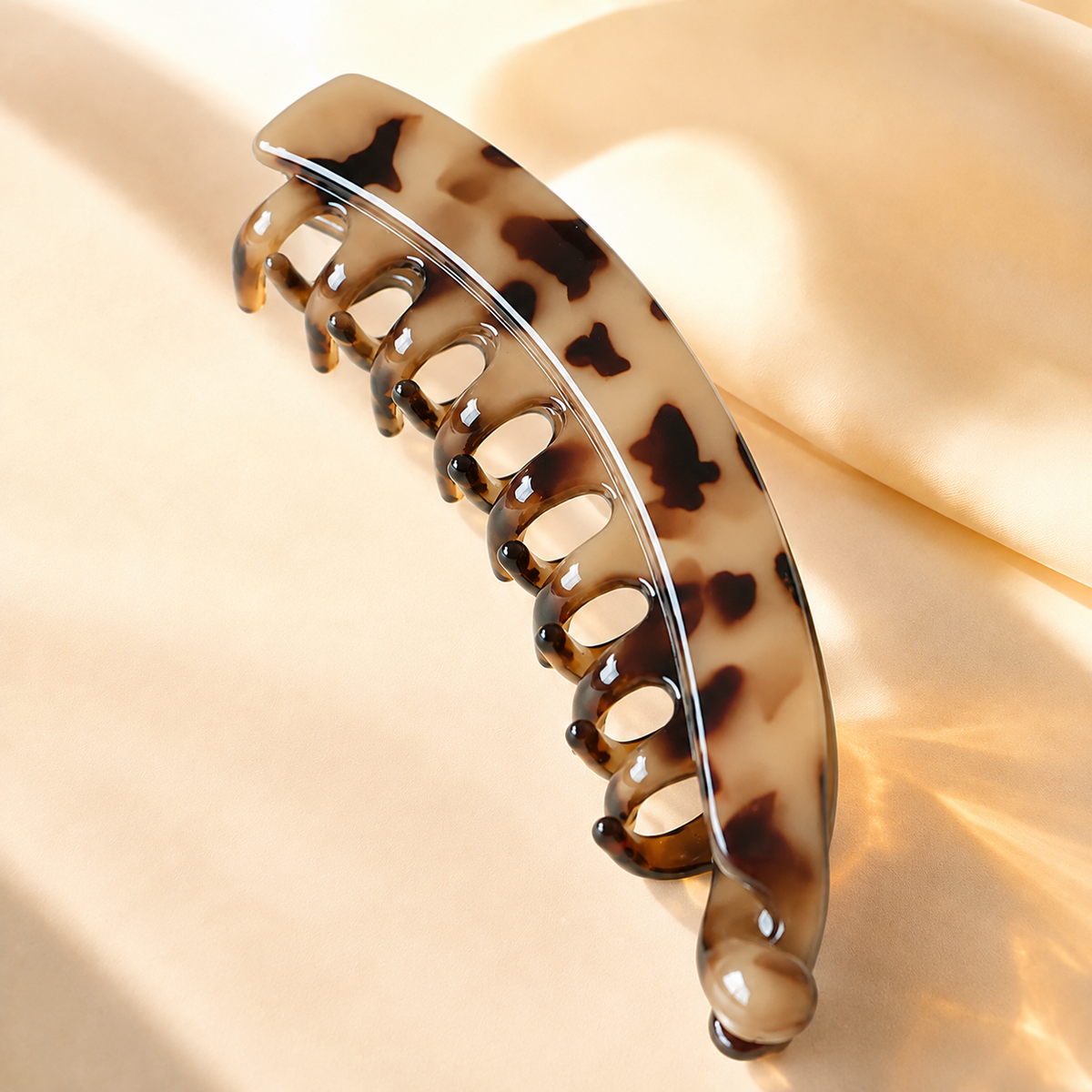 Matte Bananen-Haarspange – Eleganter Haarclip für Damen